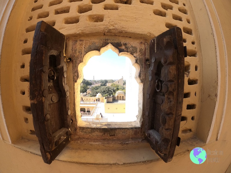 Las ventanitas en el Hawa Mahal - Que ver en Jaipur - Desde mi mundo Blog de viajes